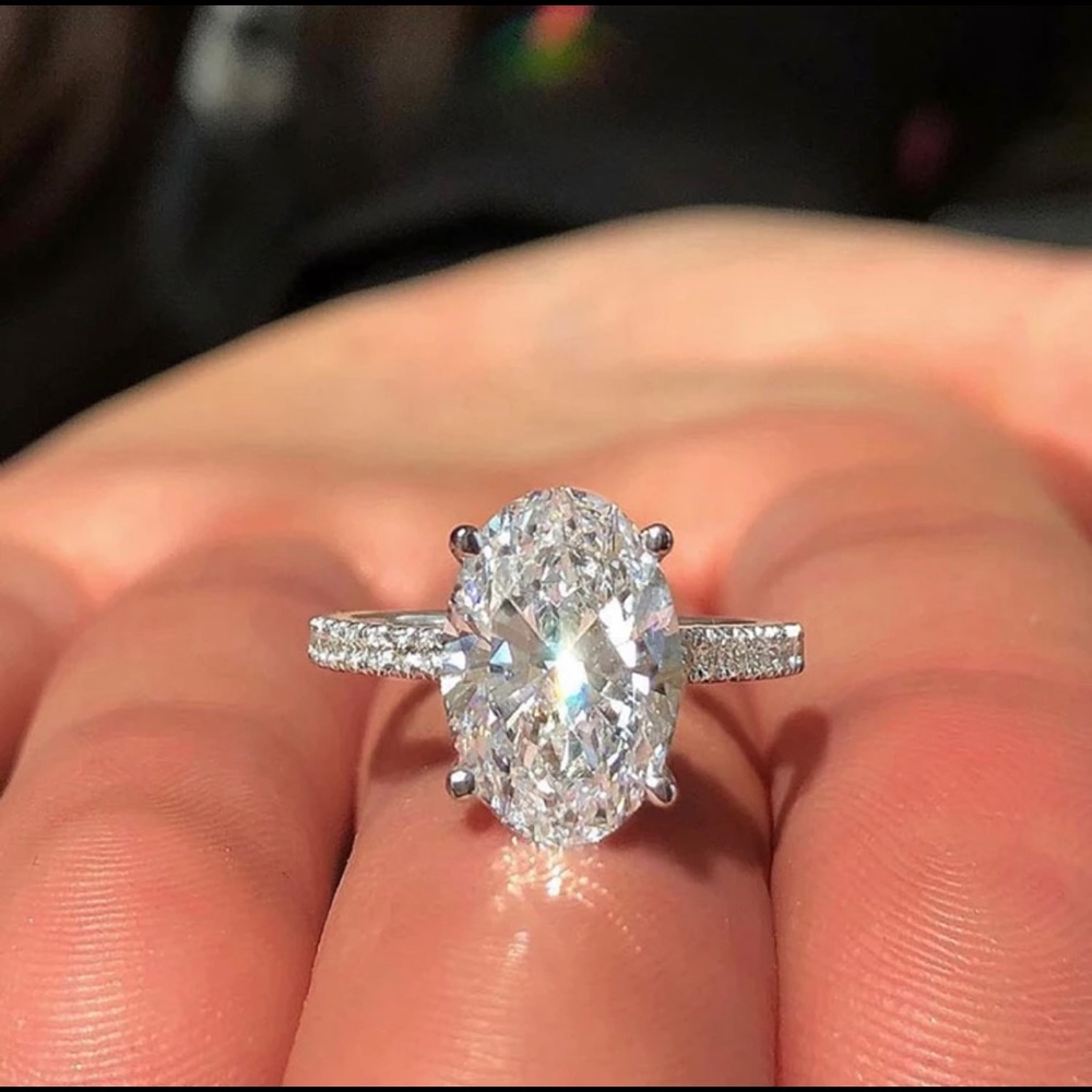 Oval Diamond+Engagement Ring+Halo+Wedding+4k plus